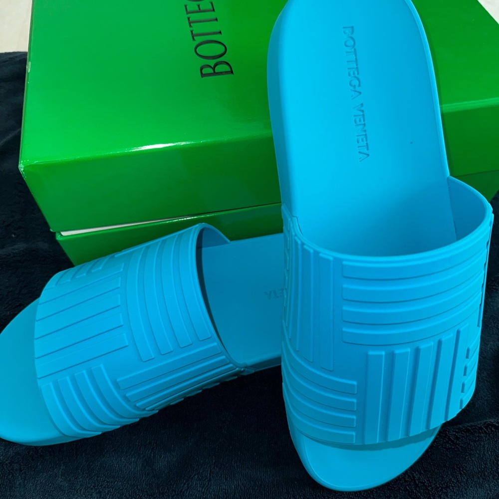 Bottega Veneta Vibrant Blue Footwear (Authentic)